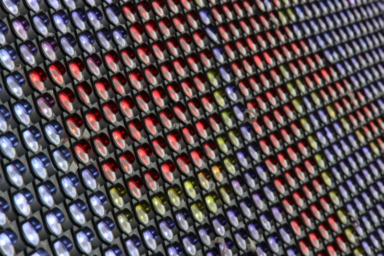 Il pixel di alta luminosità di RGB P62.5 ha condotto lo schermo ha condotto la video tenda che della maglia l'esposizione flessibile impermeabile ha condotto il grido
